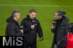 07.02.2025, Fussball 1. Bundesliga 2024/2025, 21. Spieltag,  FC Bayern Mnchen - SV Werder Bremen, in der Allianz-Arena Mnchen. TV-Experte Tobias Schweinsteiger (li) und Sportdirektor Christoph Freund (mitte, Bayern Mnchen) am DAZN-Mikrofon. 