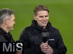 07.02.2025, Fussball 1. Bundesliga 2024/2025, 21. Spieltag,  FC Bayern Mnchen - SV Werder Bremen, in der Allianz-Arena Mnchen. TV-Experte Tobias Schweinsteiger (li) und Sportdirektor Christoph Freund (Bayern Mnchen) am DAZN-Mikrofon. 