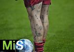 14.02.2025, Fussball 1. Bundesliga 2024/2025, 22. Spieltag, FC Augsburg - RB Leipzig, in der WWK-Arena Augsburg, David Raum (RB Leipzig) seine Tatoos
 

