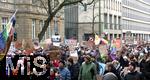 15.02.2024, Demonstration gegen AfD-Wahlkampfveranstaltung in Dsseldorf. berblick ber den Protestzug.