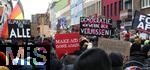 15.02.2024, Demonstration gegen AfD-Wahlkampfveranstaltung in Dsseldorf. Verschiedene Protestschilder, unter anderem ?Klimaschutz fr Alle? und ?Make AfD gone again?.