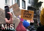 15.02.2024, Demonstration gegen AfD-Wahlkampfveranstaltung in Dsseldorf. Schild ?Jede Stimme zhlt!?