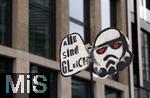 15.02.2024, Demonstration gegen AfD-Wahlkampfveranstaltung in Dsseldorf. Protestschild mit einem Stormtrooper aus ?Star Wars? mit Sprechblase ?Alle sind Gleich?.