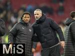 14.02.2025, Fussball 1. Bundesliga 2024/2025, 22. Spieltag, FC Augsburg - RB Leipzig, in der WWK-Arena Augsburg,  v.li: Lois Openda (RB Leipzig) und Trainer Marco Rose (RB Leipzig) nach dem Spiel nachdenklich  