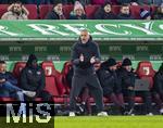 14.02.2025, Fussball 1. Bundesliga 2024/2025, 22. Spieltag, FC Augsburg - RB Leipzig, in der WWK-Arena Augsburg,  Trainer Marco Rose (RB Leipzig) in Rage an der Seitenlinie.