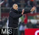 14.02.2025, Fussball 1. Bundesliga 2024/2025, 22. Spieltag, FC Augsburg - RB Leipzig, in der WWK-Arena Augsburg,  Trainer Marco Rose (RB Leipzig) gibt Anweisungen.