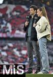 23.02.2025, Fussball 1. Bundesliga 2024/2025, 23. Spieltag,  FC Bayern Mnchen - Eintracht Frankfurt, in der Allianz-Arena Mnchen. DAZN Experte Michael Ballack (Deutschland) und DAZN Moderatorin Laura Wontorra (Deutschland)

