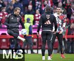 23.02.2025, Fussball 1. Bundesliga 2024/2025, 23. Spieltag,  FC Bayern Mnchen - Eintracht Frankfurt, in der Allianz-Arena Mnchen. Harry Kane (FC Bayern Mnchen) am Ball vor dem Spiel.

