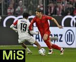 23.02.2025, Fussball 1. Bundesliga 2024/2025, 23. Spieltag,  FC Bayern Mnchen - Eintracht Frankfurt, in der Allianz-Arena Mnchen. v.l. Jean-Matteo Bahoya (Eintracht Frankfurt) gegen Hiroki Ito (FC Bayern Mnchen) 

