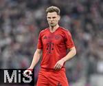 23.02.2025, Fussball 1. Bundesliga 2024/2025, 23. Spieltag,  FC Bayern Mnchen - Eintracht Frankfurt, in der Allianz-Arena Mnchen. Joshua Kimmich (FC Bayern Mnchen) kritisch

