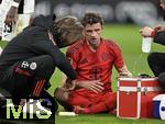 23.02.2025, Fussball 1. Bundesliga 2024/2025, 23. Spieltag,  FC Bayern Mnchen - Eintracht Frankfurt, in der Allianz-Arena Mnchen. Thomas Mller (FC Bayern Mnchen) angeschlagen

