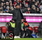 23.02.2025, Fussball 1. Bundesliga 2024/2025, 23. Spieltag,  FC Bayern Mnchen - Eintracht Frankfurt, in der Allianz-Arena Mnchen. Trainer Vincent Kompany (FC Bayern Mnchen) ist unzufrieden,

