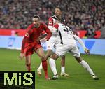 23.02.2025, Fussball 1. Bundesliga 2024/2025, 23. Spieltag,  FC Bayern Mnchen - Eintracht Frankfurt, in der Allianz-Arena Mnchen. Leroy Sane (Bayern Mnchen) wird von Nnamdi Collins (Eintracht Frankfurt) gehalten

