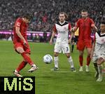 23.02.2025, Fussball 1. Bundesliga 2024/2025, 23. Spieltag,  FC Bayern Mnchen - Eintracht Frankfurt, in der Allianz-Arena Mnchen. Hiroki Ito (FC Bayern Mnchen) trifft zum 2:0

