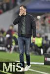 23.02.2025, Fussball 1. Bundesliga 2024/2025, 23. Spieltag,  FC Bayern Mnchen - Eintracht Frankfurt, in der Allianz-Arena Mnchen. Trainer Dino Toppmller (Eintracht Frankfurt) nachdenklich.

