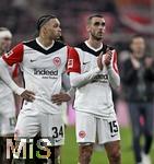 23.02.2025, Fussball 1. Bundesliga 2024/2025, 23. Spieltag,  FC Bayern Mnchen - Eintracht Frankfurt, in der Allianz-Arena Mnchen. Die Frankfurter Spieler sind enttuscht v.l. Nnamdi Collins (Eintracht Frankfurt) und Ellyes Skhiri (Eintracht Frankfurt) 

