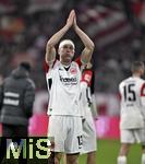 23.02.2025, Fussball 1. Bundesliga 2024/2025, 23. Spieltag,  FC Bayern Mnchen - Eintracht Frankfurt, in der Allianz-Arena Mnchen. Die Frankfurter Spieler sind enttuscht,  Rasmus Kristensen (Eintracht Frankfurt) ganz besonders

