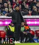 23.02.2025, Fussball 1. Bundesliga 2024/2025, 23. Spieltag,  FC Bayern Mnchen - Eintracht Frankfurt, in der Allianz-Arena Mnchen. Trainer Vincent Kompany (FC Bayern Mnchen) fassungslos