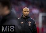 23.02.2025, Fussball 1. Bundesliga 2024/2025, 23. Spieltag,  FC Bayern Mnchen - Eintracht Frankfurt, in der Allianz-Arena Mnchen. Trainer Vincent Kompany (FC Bayern Mnchen) nachdenklich 