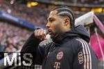 23.02.2025, Fussball 1. Bundesliga 2024/2025, 23. Spieltag,  FC Bayern Mnchen - Eintracht Frankfurt, in der Allianz-Arena Mnchen. Serge Gnabry (FC Bayern Mnchen) auf der Ersatzbank