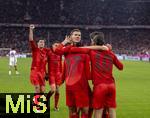 23.02.2025, Fussball 1. Bundesliga 2024/2025, 23. Spieltag,  FC Bayern Mnchen - Eintracht Frankfurt, in der Allianz-Arena Mnchen. Torjubel v.l. Aleksandar Pavlovic (Bayern Mnchen) , Jamal Musiala (FC Bayern Mnchen), Leon Goretzka (FC Bayern Mnchen), Michael Olise (FC Bayern Mnchen), Leroy Sane (Bayern Mnchen) und Hiroki Ito (FC Bayern Mnchen) 