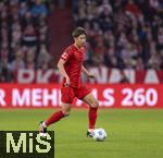 23.02.2025, Fussball 1. Bundesliga 2024/2025, 23. Spieltag,  FC Bayern Mnchen - Eintracht Frankfurt, in der Allianz-Arena Mnchen. Hiroki Ito (FC Bayern Mnchen) am Ball 