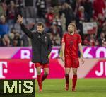 23.02.2025, Fussball 1. Bundesliga 2024/2025, 23. Spieltag,  FC Bayern Mnchen - Eintracht Frankfurt, in der Allianz-Arena Mnchen. v.li: Thomas Mller (FC Bayern Mnchen) und Konrad Laimer (FC Bayern Mnchen) nach dem Spiel.