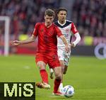 23.02.2025, Fussball 1. Bundesliga 2024/2025, 23. Spieltag,  FC Bayern Mnchen - Eintracht Frankfurt, in der Allianz-Arena Mnchen. Thomas Mller (FC Bayern Mnchen) am Ball 