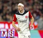 23.02.2025, Fussball 1. Bundesliga 2024/2025, 23. Spieltag,  FC Bayern Mnchen - Eintracht Frankfurt, in der Allianz-Arena Mnchen. Rasmus Kristensen (Eintracht Frankfurt) mit Turban-Verband am Kopf.