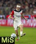 23.02.2025, Fussball 1. Bundesliga 2024/2025, 23. Spieltag,  FC Bayern Mnchen - Eintracht Frankfurt, in der Allianz-Arena Mnchen. Rasmus Kristensen (Eintracht Frankfurt) mit Turban-Verband am Kopf. 