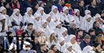 23.02.2025, Fussball 1. Bundesliga 2024/2025, 23. Spieltag,  FC Bayern Mnchen - Eintracht Frankfurt, in der Allianz-Arena Mnchen. Die Werbung von Telekom, das T aus Zuschauern wird auf der Tribne mit weissen Sack-Kleidern gebildet, die sie tragen mssen.