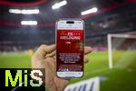 23.02.2025, Fussball 1. Bundesliga 2024/2025, 23. Spieltag,  FC Bayern Mnchen - Eintracht Frankfurt, in der Allianz-Arena Mnchen.  Nach 18:00 Uhr schaut fast das ganze Stadion in der Halbzeitpause auf ihre Handys, alle wollen sich ber die erste Hochrechnung der heute stattfindenden Bundestagswahl informieren. Auf dem Screen steht EILMELDUNG?