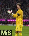 23.02.2025, Fussball 1. Bundesliga 2024/2025, 23. Spieltag,  FC Bayern Mnchen - Eintracht Frankfurt, in der Allianz-Arena Mnchen. Torwart Kevin Trapp (Eintracht Frankfurt) 