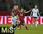 25.02.2025, UEFA Women's Nations League 2024/25, 2. Spieltag, Deutschland - sterreich, im Max-Morlock-Stadion in Nrnberg. v.li Lilli Purtscheller (sterreich) gegen Elisa Sen (Deutschland)  