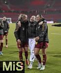 25.02.2025, UEFA Women's Nations League 2024/25, 2. Spieltag, Deutschland - sterreich, im Max-Morlock-Stadion in Nrnberg. Nach dem Spiel Freude bei den Deutschen, li: Lea Schller (Deutschland),  re: Klara Bhl (Deutschland) 