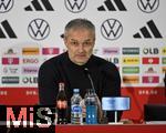 25.02.2025, UEFA Women's Nations League 2024/25, 2. Spieltag, Deutschland - sterreich, im Max-Morlock-Stadion in Nrnberg. Trainer Christian Wck (Deutschland) nach dem Spiel bei der Pressekonferenz.