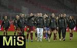 25.02.2025, UEFA Women's Nations League 2024/25, 2. Spieltag, Deutschland - sterreich, im Max-Morlock-Stadion in Nrnberg. Nach dem Spiel Freude bei den Deutschen, Giovanna Hoffmann (Deutschland) Giulia Gwinn (Deutschland) 