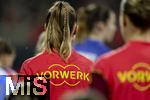 25.02.2025, UEFA Women's Nations League 2024/25, 2. Spieltag, Deutschland - sterreich, im Max-Morlock-Stadion in Nrnberg. Einmarsch der Deutschen Spielerinnen. Auf der Rckenseite der Trainingsjacken steht der Sponsor-Name von der Kchenfirma VORWERK