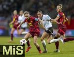 25.02.2025, UEFA Women's Nations League 2024/25, 2. Spieltag, Deutschland - sterreich, im Max-Morlock-Stadion in Nrnberg. li: Elisa Sen (Deutschland)  gegen Laura Feiersinger (sterreich) 