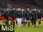 25.02.2025, UEFA Women's Nations League 2024/25, 2. Spieltag, Deutschland - sterreich, im Max-Morlock-Stadion in Nrnberg. Schlussjubel, v.li: Giovanna Hoffmann (Deutschland), Laura Freigang (Deutschland) mit Giulia Gwinn (Deutschland) 