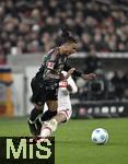 28.02.2025, Fussball 1. Bundesliga 2024/2025, 24. Spieltag,  VfB Stuttgart - FC Bayern Mnchen, in der MHP-Arena Stuttgart. (L-R) Michael Olise (Bayern Mnchen) gegen Maximilian Mittelstdt (VfB Stuttgart)

