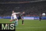 28.02.2025, Fussball 1. Bundesliga 2024/2025, 24. Spieltag,  VfB Stuttgart - FC Bayern Mnchen, in der MHP-Arena Stuttgart. Tor zum 1:2, (L-R) Torwart Alexander Nbel (VfB Stuttgart) und Angelo Stiller (VfB Stuttgart) gegen Torschtze Leon Goretzka (Bayern Mnchen)

