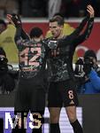 28.02.2025, Fussball 1. Bundesliga 2024/2025, 24. Spieltag,  VfB Stuttgart - FC Bayern Mnchen, in der MHP-Arena Stuttgart. Jubel (L-R) Jamal Musiala (Bayern Mnchen) und Torschtze Leon Goretzka (Bayern Mnchen) zum Tor zum 1:2

