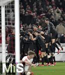 28.02.2025, Fussball 1. Bundesliga 2024/2025, 24. Spieltag,  VfB Stuttgart - FC Bayern Mnchen, in der MHP-Arena Stuttgart. Jubel FC Bayern Mnchen zum Tor zum 1:3

