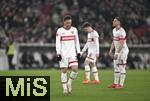 28.02.2025, Fussball 1. Bundesliga 2024/2025, 24. Spieltag,  VfB Stuttgart - FC Bayern Mnchen, in der MHP-Arena Stuttgart. (L-R) Jacob Bruun Larsen (Stuttgart), Angelo Stiller (VfB Stuttgart) und Ermedin Demirovic (VfB Stuttgart) enttuscht

