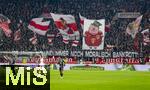 28.02.2025, Fussball 1. Bundesliga 2024/2025, 24. Spieltag,  VfB Stuttgart - FC Bayern Mnchen, in der MHP-Arena Stuttgart.  Fans Stuttgart verunglimpfen die Bayern mit ihrem 125-Jhrigen Jubilum: 125 Jahre alt und immer noch moralisch Bankrott!  Dazu ein Bild mit einem rosa Schweinchen mit Bayerntrikot und Trachtenhut. 