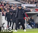 28.02.2025, Fussball 1. Bundesliga 2024/2025, 24. Spieltag,  VfB Stuttgart - FC Bayern Mnchen, in der MHP-Arena Stuttgart. Trainer Vincent Kompany (FC Bayern Mnchen) in Rage an der Seitenlinie.