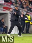 28.02.2025, Fussball 1. Bundesliga 2024/2025, 24. Spieltag,  VfB Stuttgart - FC Bayern Mnchen, in der MHP-Arena Stuttgart. Trainer Vincent Kompany (FC Bayern Mnchen) in Rage an der Seitenlinie.