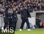 28.02.2025, Fussball 1. Bundesliga 2024/2025, 24. Spieltag,  VfB Stuttgart - FC Bayern Mnchen, in der MHP-Arena Stuttgart. Trainer Vincent Kompany (FC Bayern Mnchen) in Rage an der Seitenlinie.