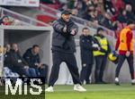 28.02.2025, Fussball 1. Bundesliga 2024/2025, 24. Spieltag,  VfB Stuttgart - FC Bayern Mnchen, in der MHP-Arena Stuttgart. Trainer Vincent Kompany (FC Bayern Mnchen) in Rage an der Seitenlinie.